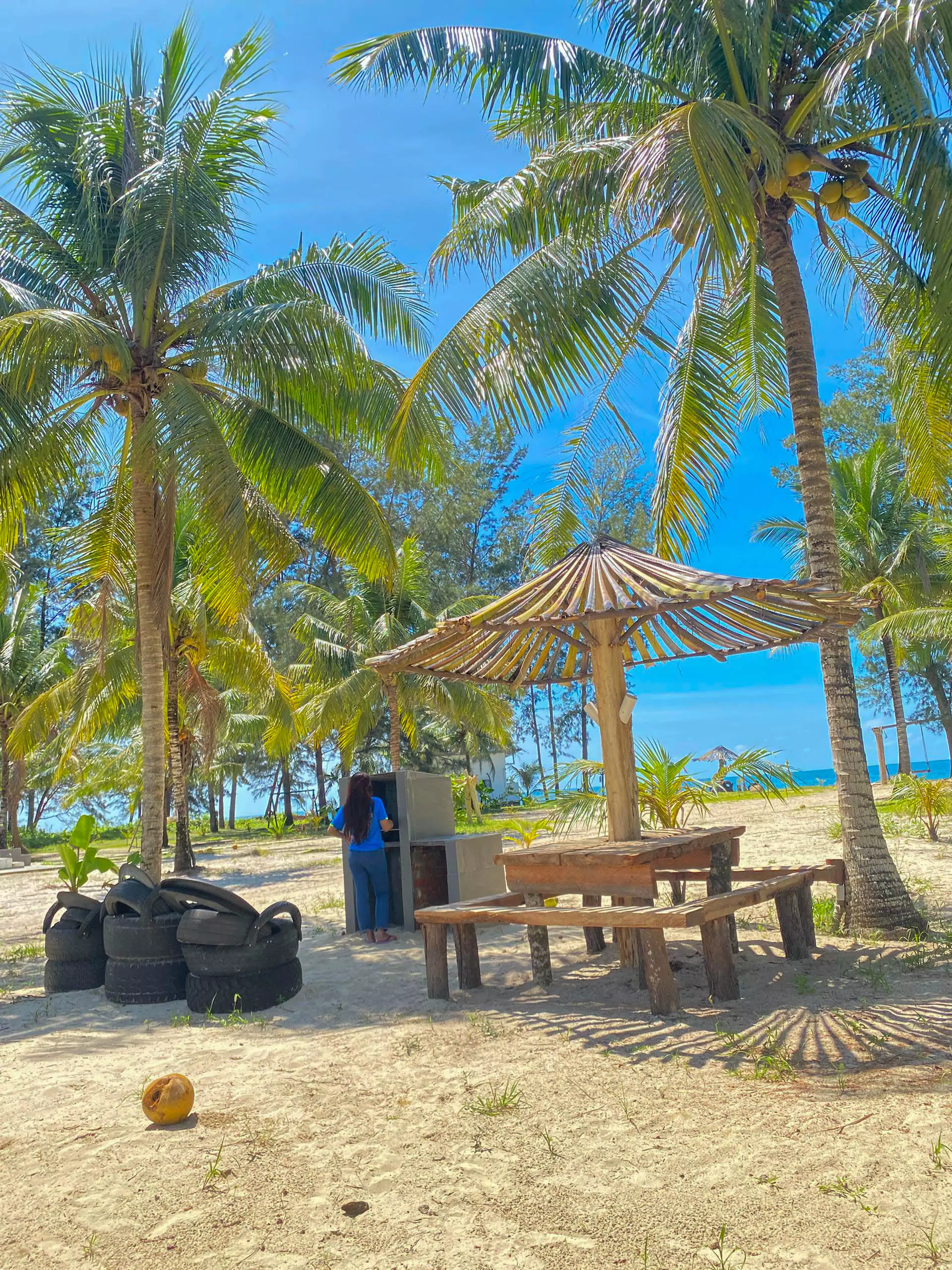 Eagle Bay Retreat BBQ and Beach Umbrella 