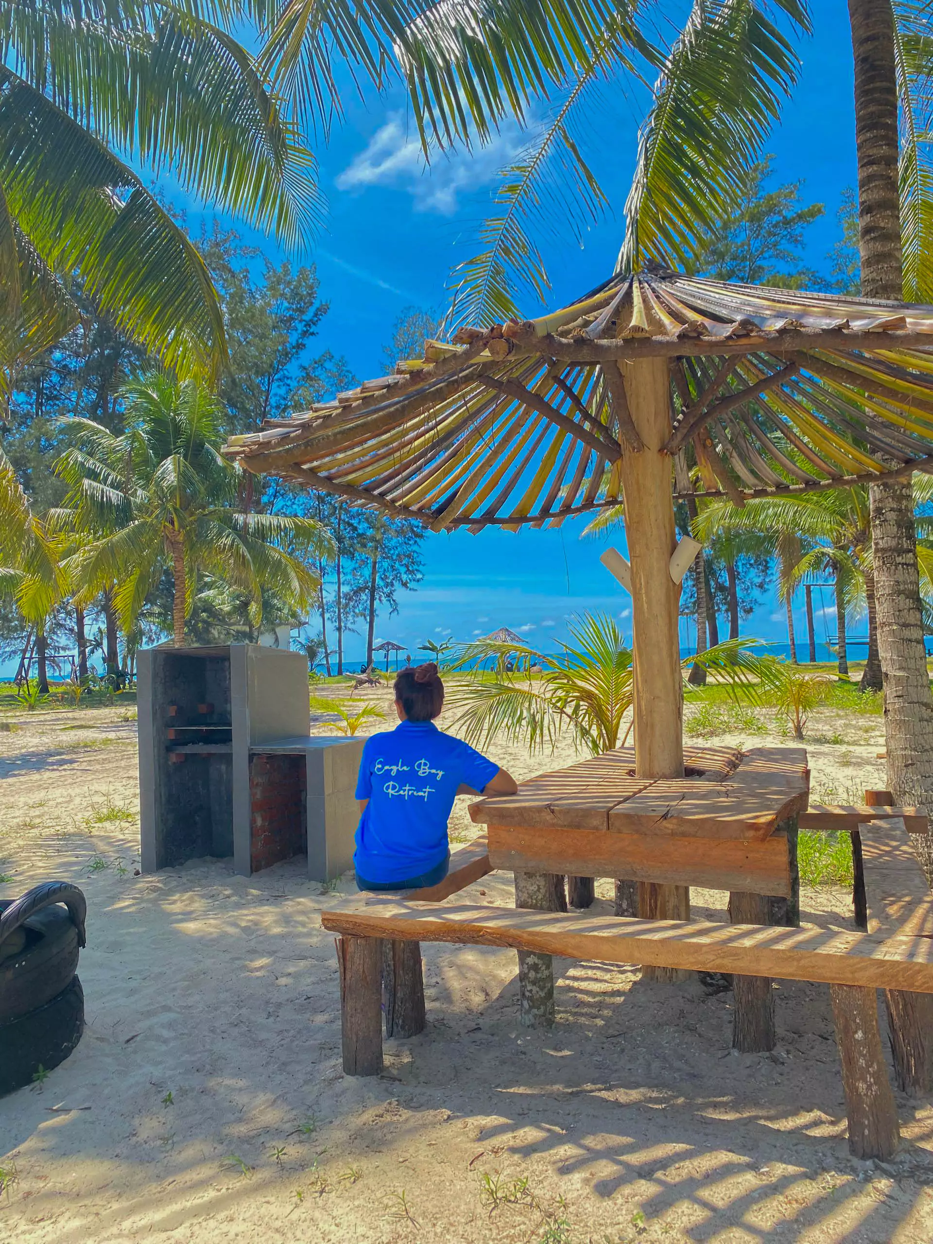 Eagle Bay Retreat BBQ and Beach Umbrella 