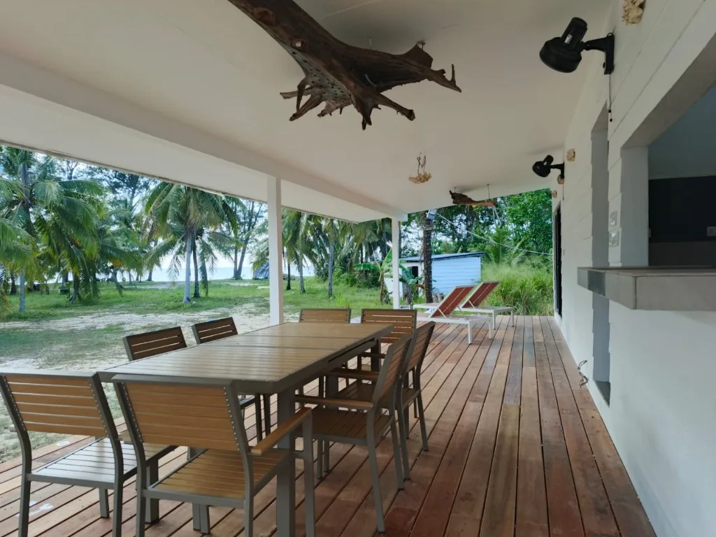 Eagle Bay Retreat Ocean Twin Villa balcony dining