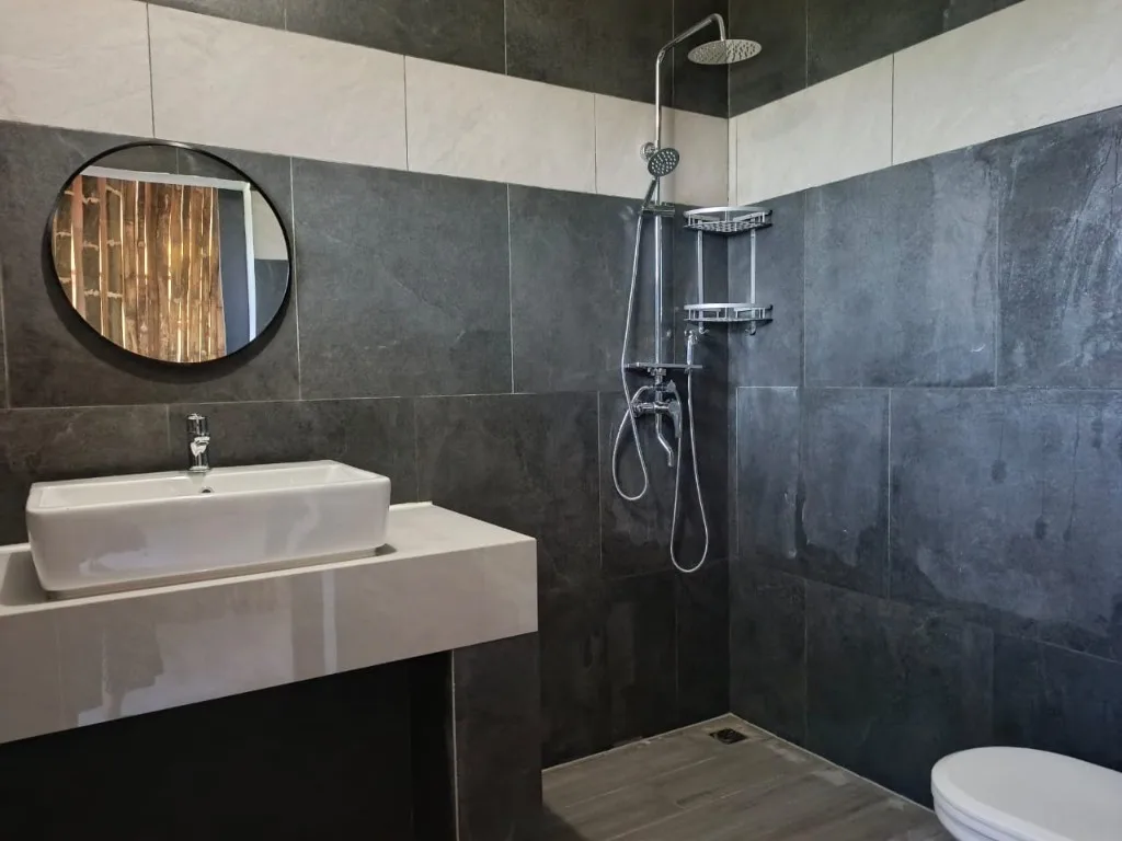 Eagle Bay Retreat Ocean Twin Villa bathroom